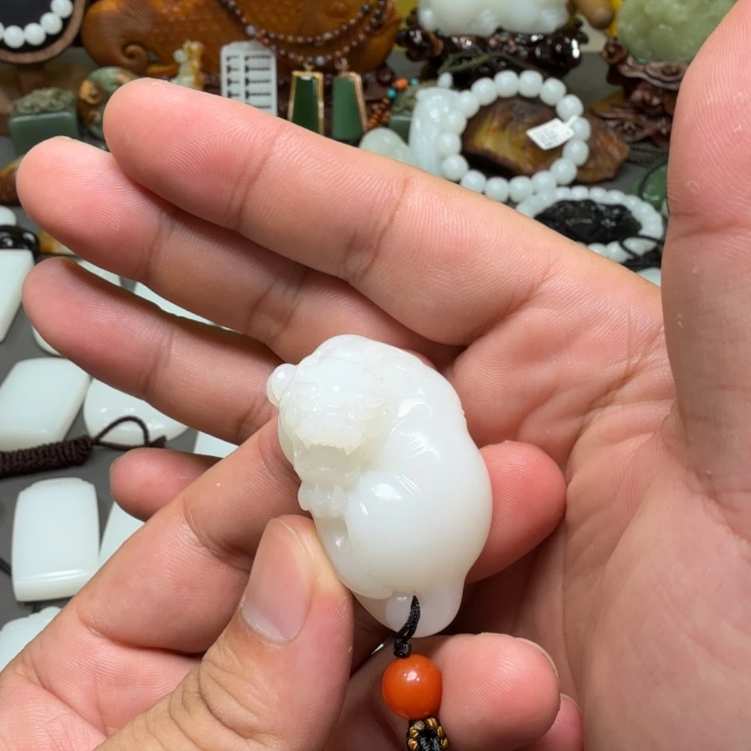 和田玉未镶嵌吊坠(赠链)