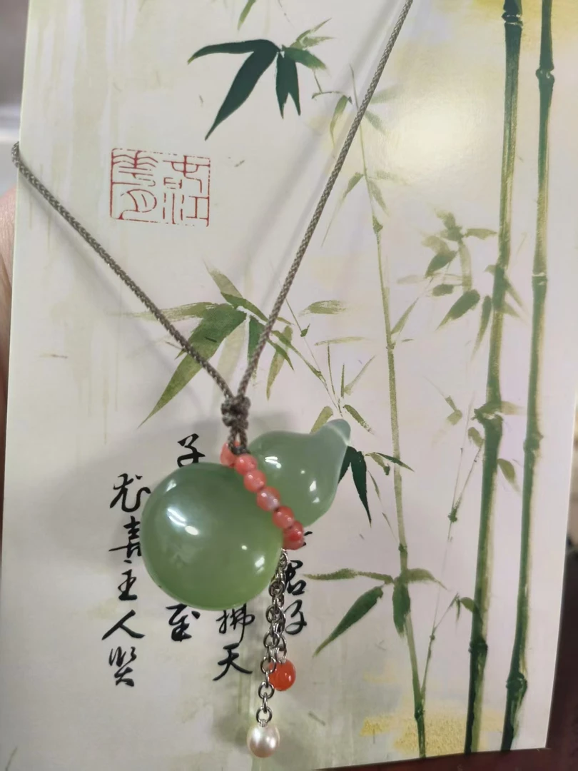 天然岫玉葫芦   福禄双全吊坠多样性发货其一