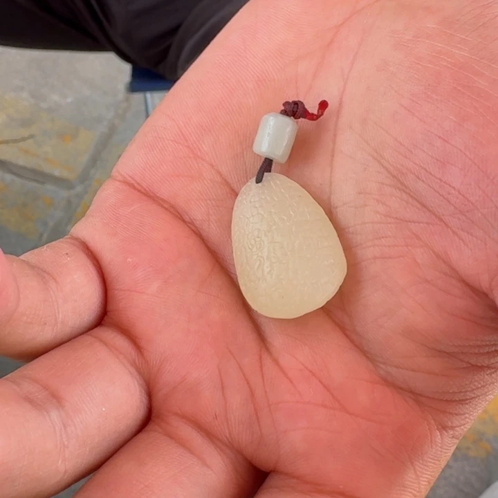 时***.和田玉未镶嵌颈饰