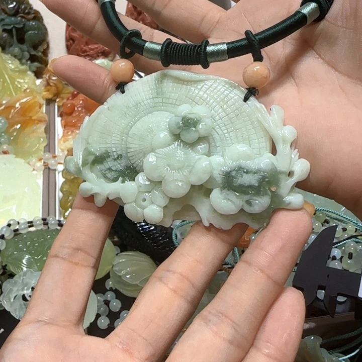 蛇纹石玉未镶嵌吊坠