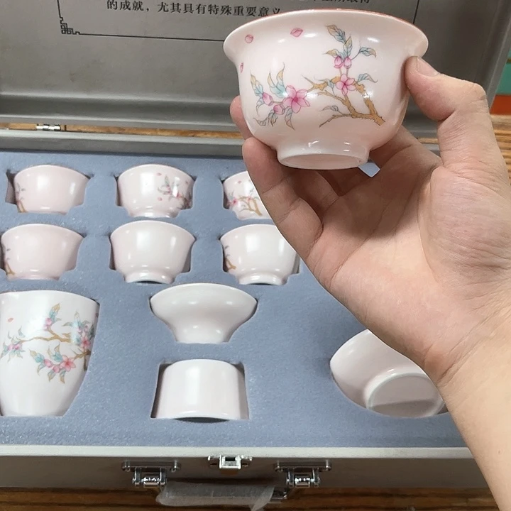 孤品茶具套装等。