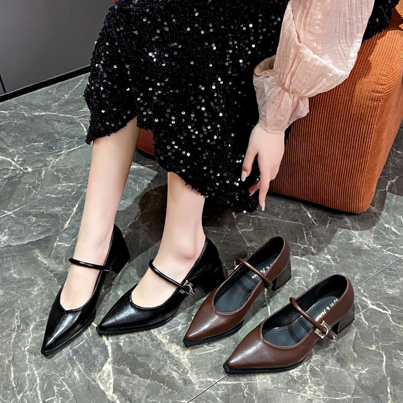 软皮不累脚高跟鞋2025春夏新款舒适方跟低跟单鞋复古尖头玛丽珍鞋