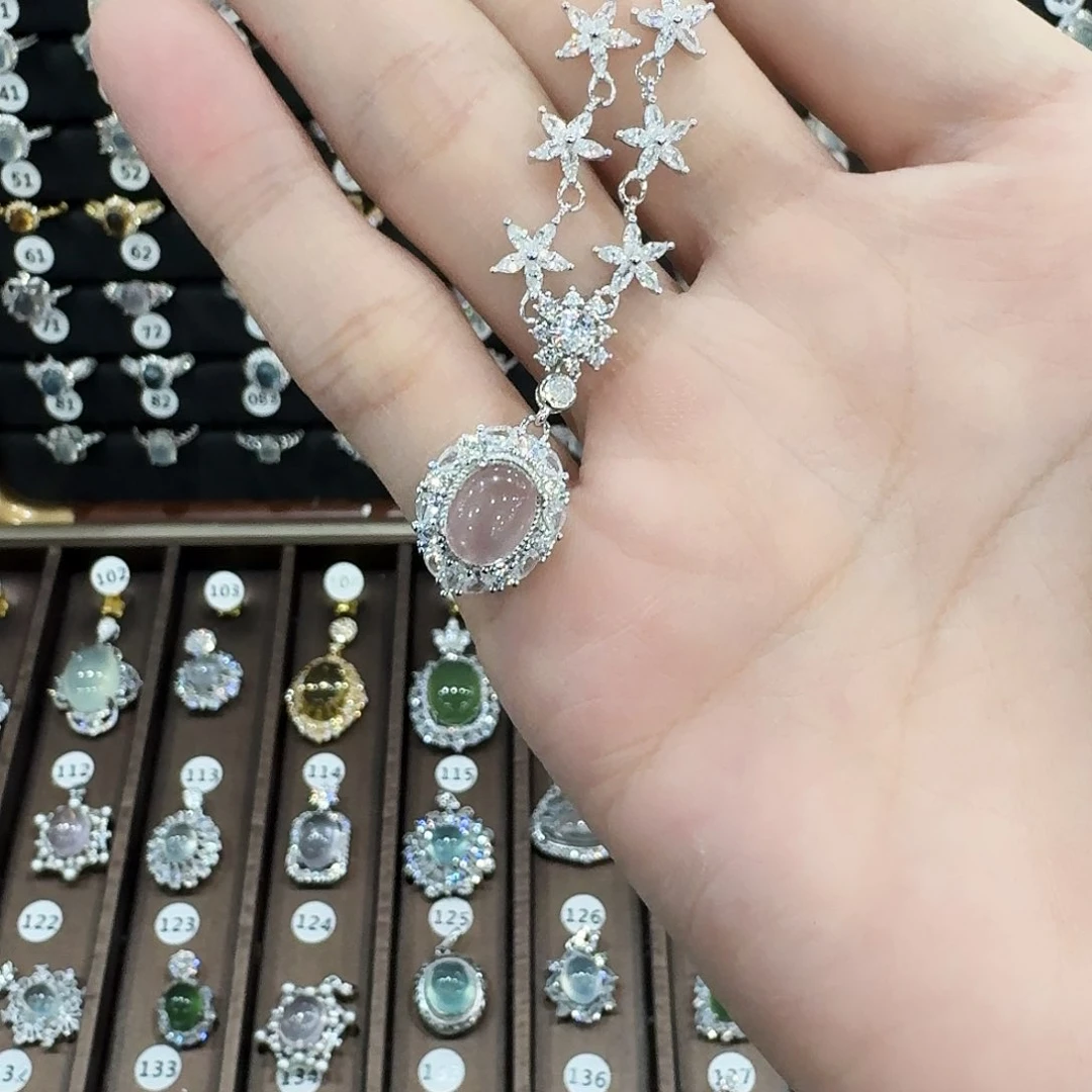 芙蓉石颈饰银S925镶嵌莓*醒