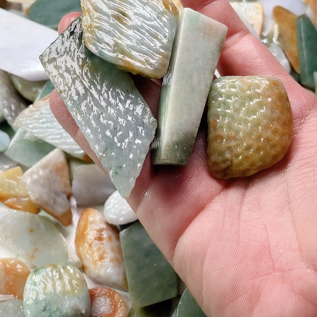 翡翠颈饰未镶嵌玩**生