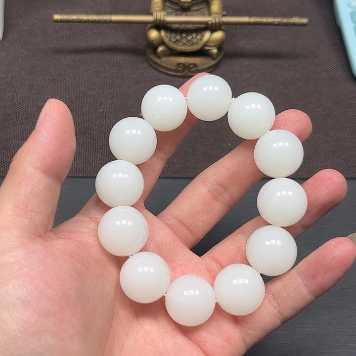 颈饰未镶嵌和田玉（糖玉）