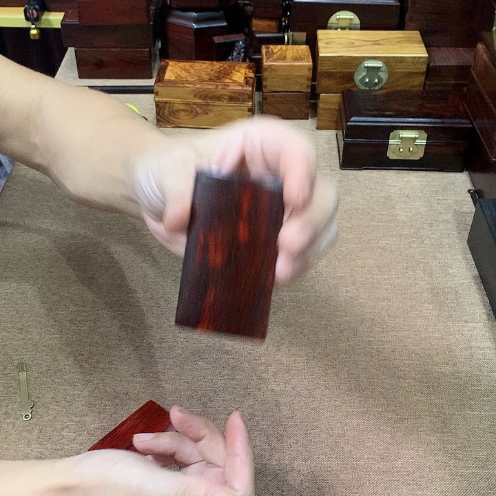 长***成贡木紫檀无事牌一个