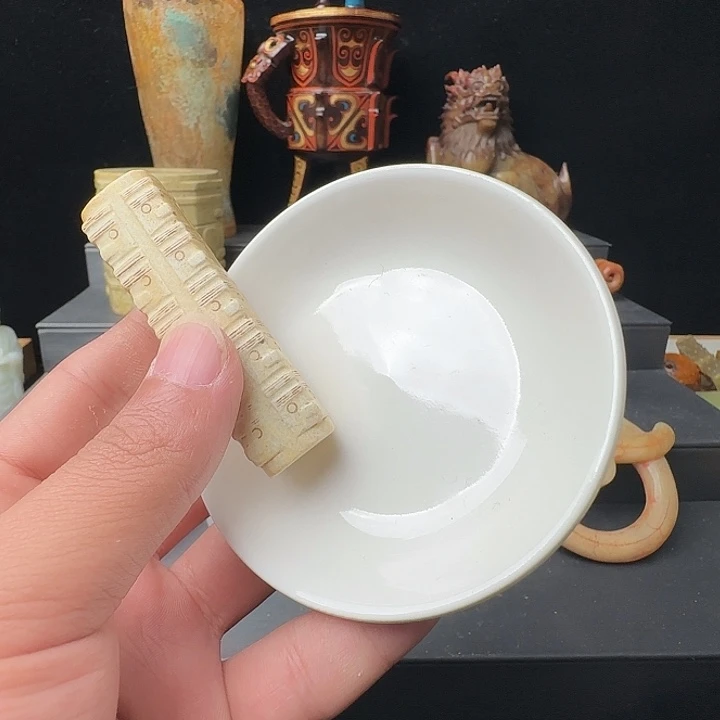 一***下其他瓷器和陶器中使用大量珍贵瓷器或陶瓷