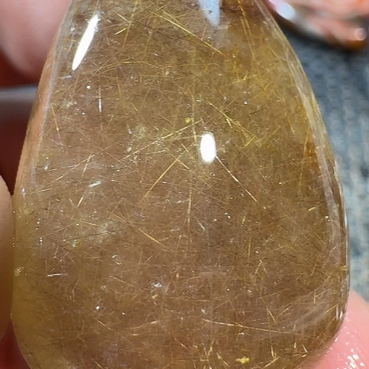 贵***田未镶嵌发晶颈饰你