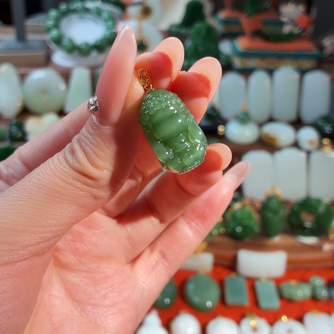 *****和田玉18K金镶嵌颈饰