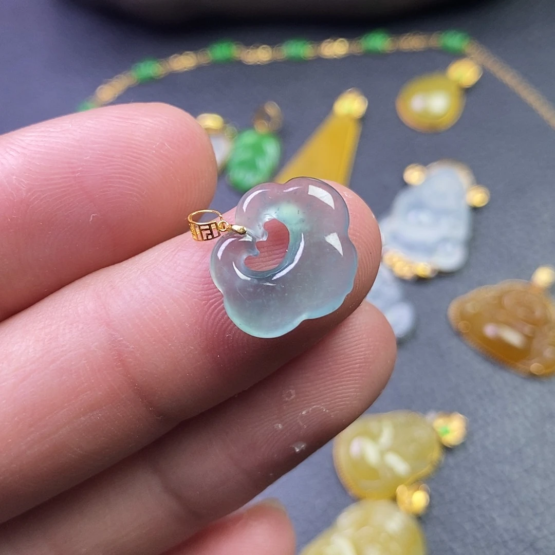 颈饰18K金镶嵌翡翠