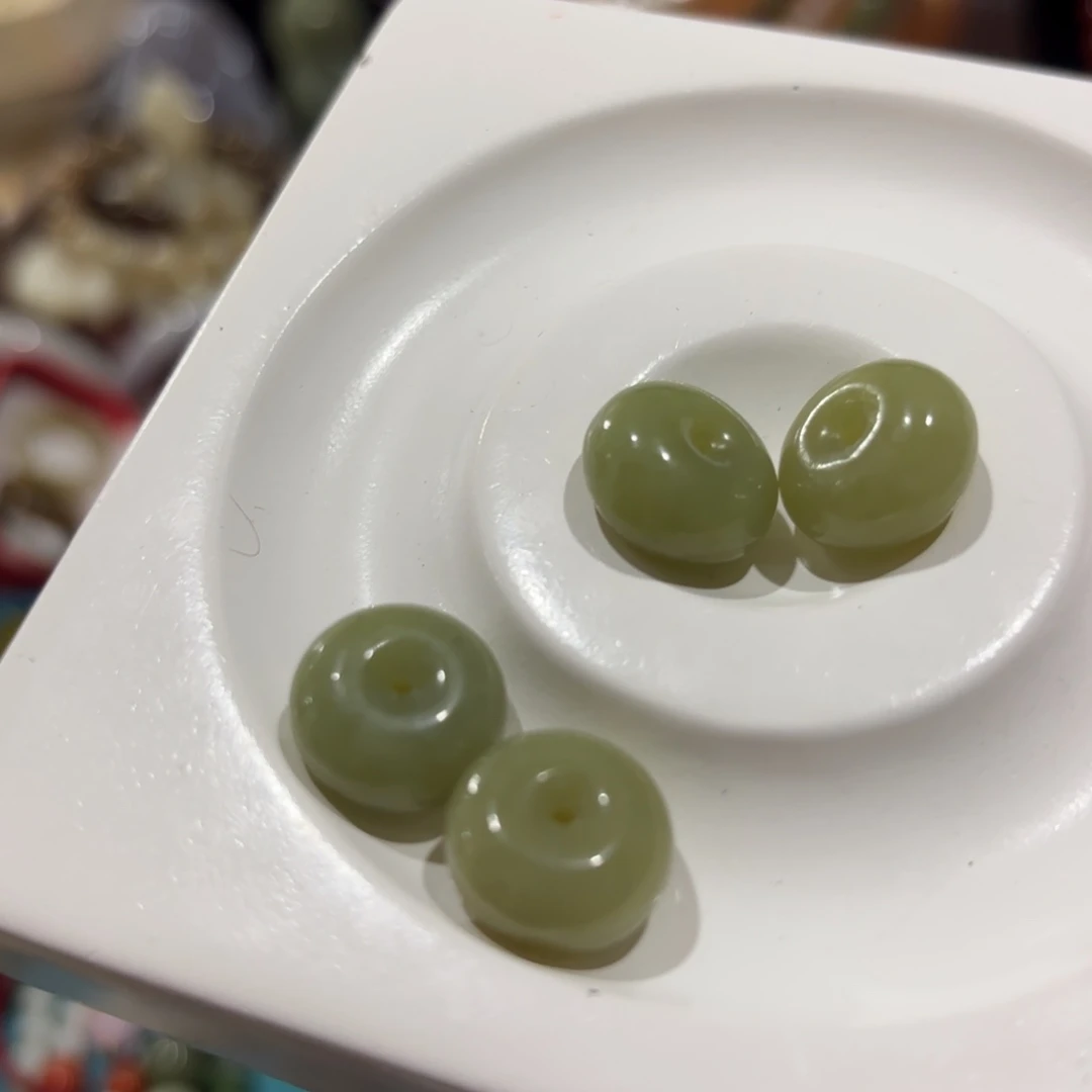 和田玉未镶嵌颈饰多样发其一