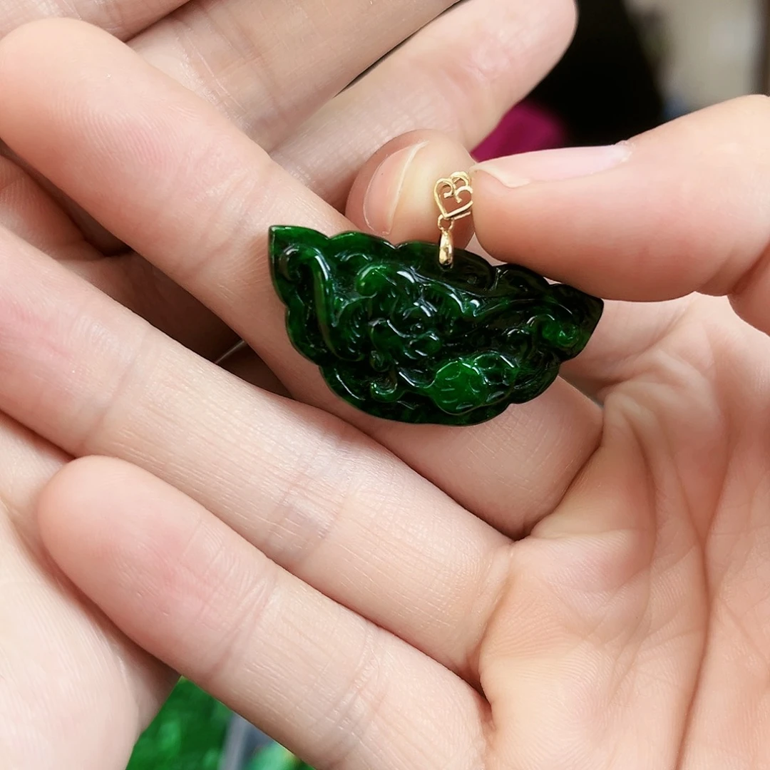 翡翠颈饰18K金镶嵌吊坠