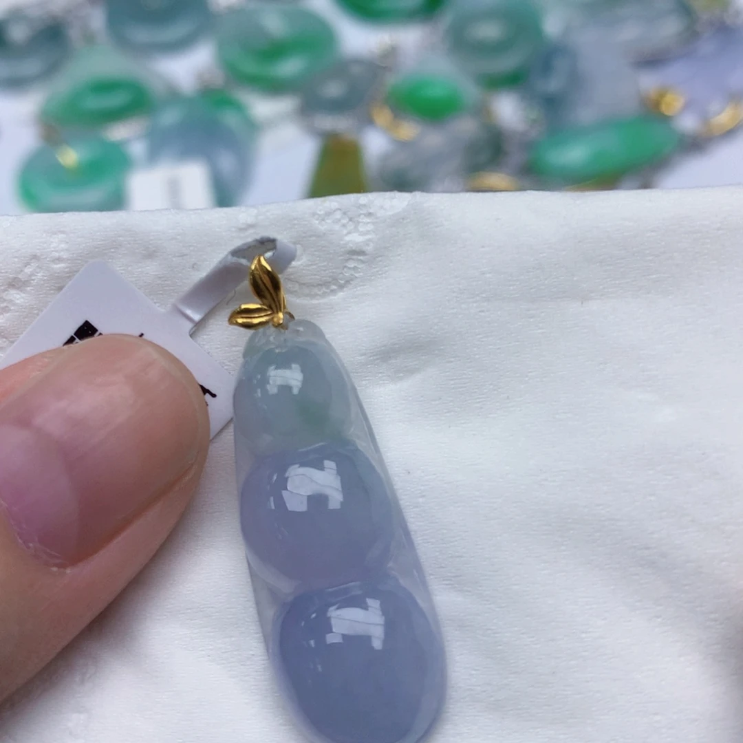 颈饰18K金镶嵌翡翠
