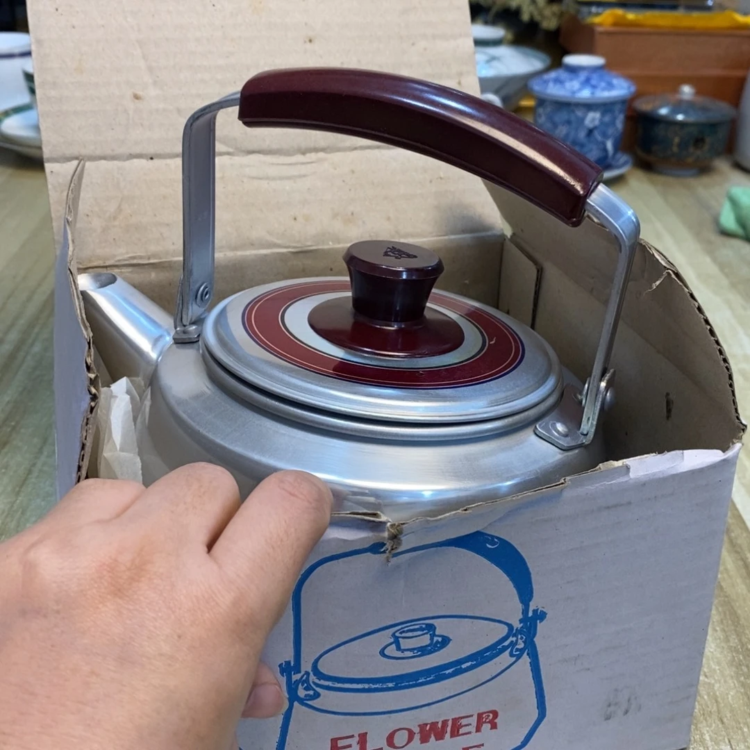 L***…瓷片易雅集工艺品有限公司