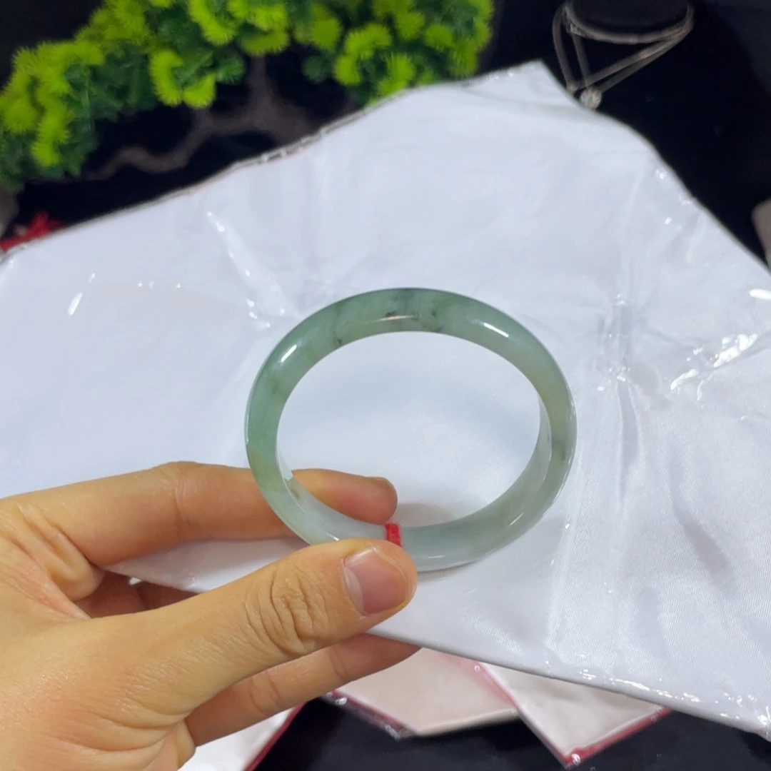 未镶嵌手镯翡翠天然翡翠手镯