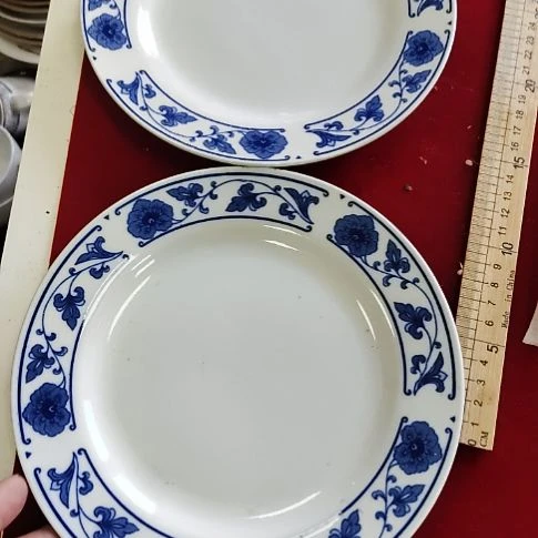 瓷片瓷片，各种摆件，均有瑕疵。沙锅！