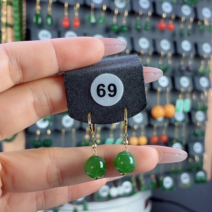 和田玉18K金镶嵌耳饰