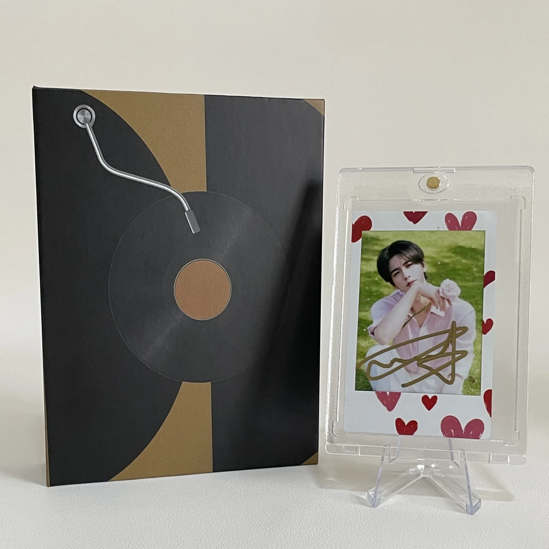 A1275【张凌赫】爱心 正品签名3寸拍立得照片