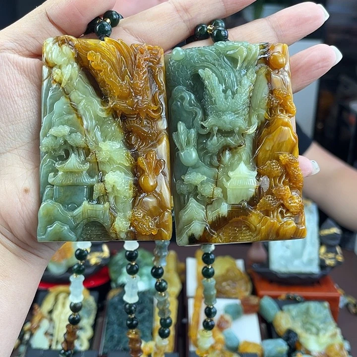 周***）蛇纹石玉未镶嵌颈饰