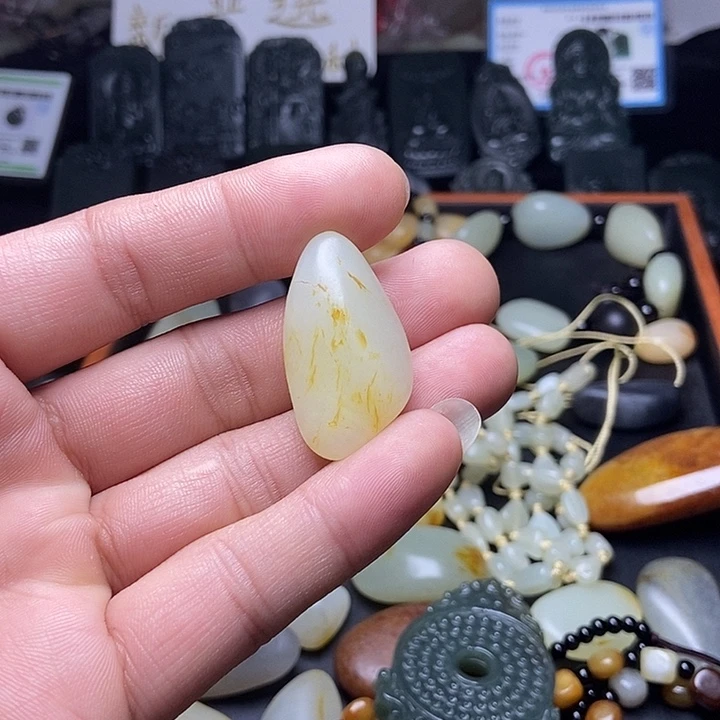 颈饰未镶嵌和田玉