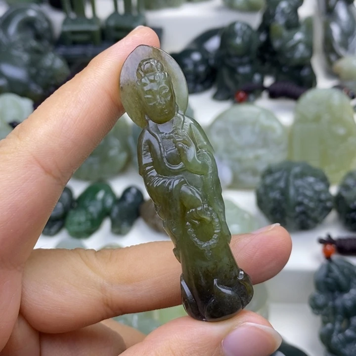 颈饰未镶嵌和田玉张***了