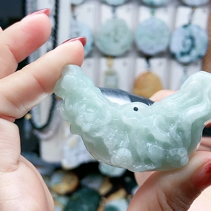 颈饰足铂镶嵌翡翠翡翠