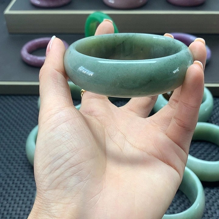 *****石英质玉手镯未镶嵌
