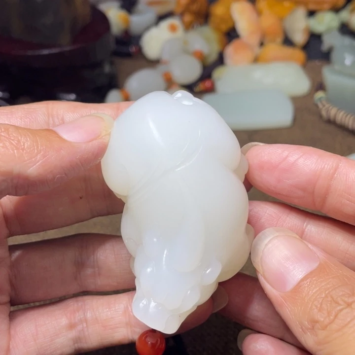 伊***年和田玉未镶嵌把件