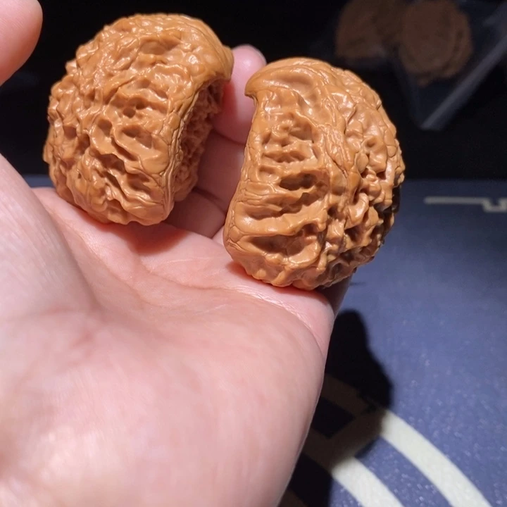 文玩核桃吊坠蛇头聚宝盆