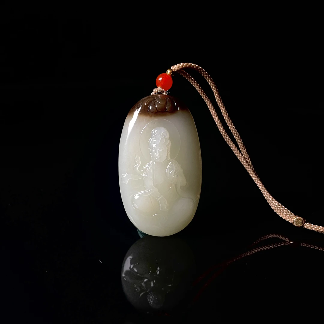lot1593和田玉观音吊坠糖白51.7*29.9*14mm/39.1g/北京世纪