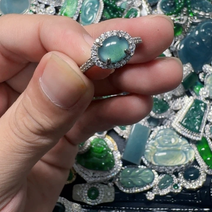 翡翠未镶嵌颈饰天然A货翡翠放漏