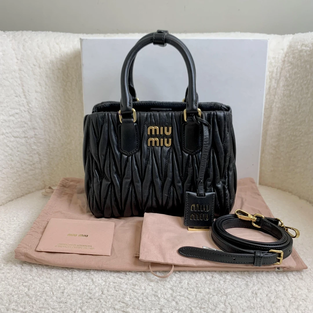 99新 MIU MIU/缪缪 壹臻/miumiu 黑金褶皱小tote 26269611