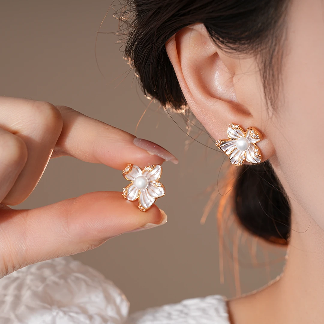 铜合金锆石耳饰 精致花朵设计感女款气质时尚高级感耳饰