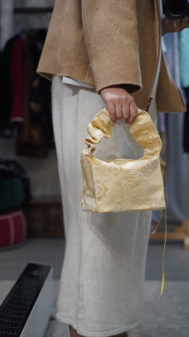 大满家米白夔龙纹桑蚕丝漳缎方形手提饭盒包 床品