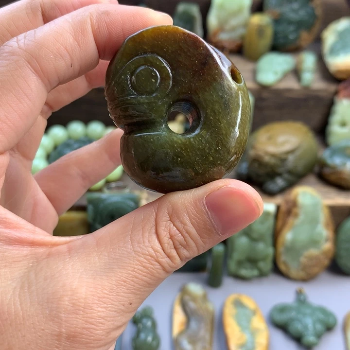 未镶嵌岫岩河磨玉（透闪石质玉）珠宝奇石匪**镜