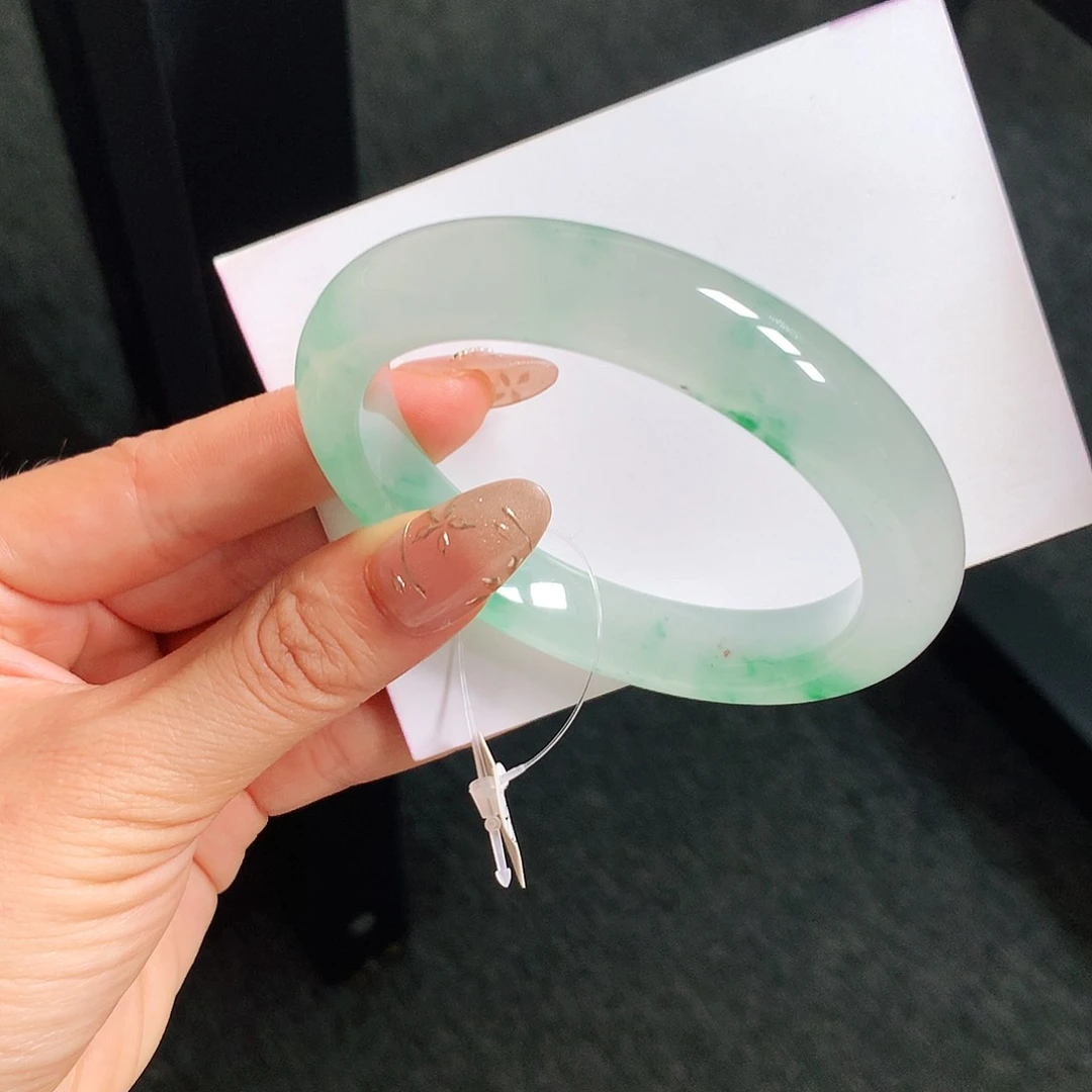 石英质玉（非洲翠）手镯未镶嵌