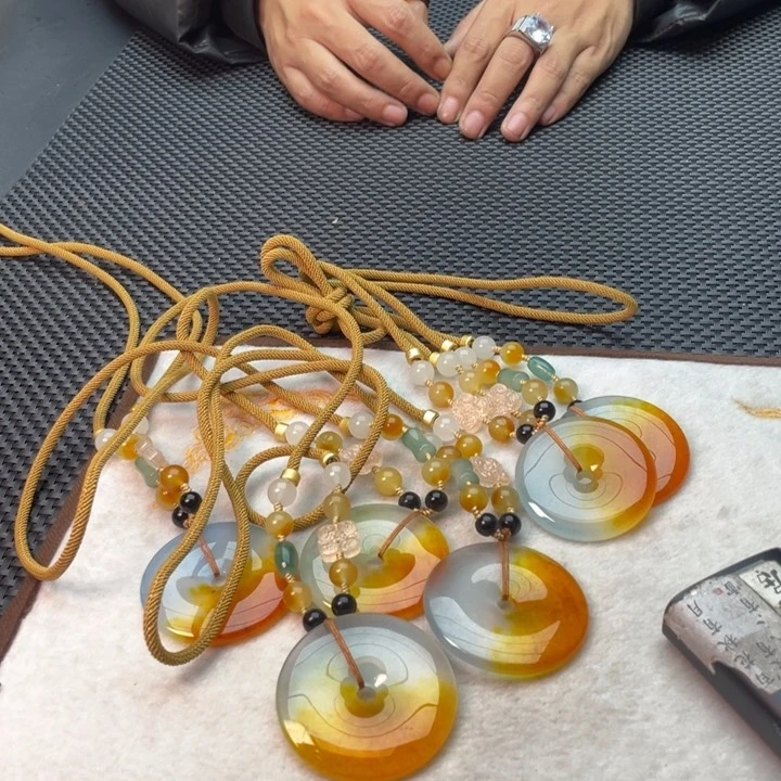 翡翠手链未镶嵌嗷嗷