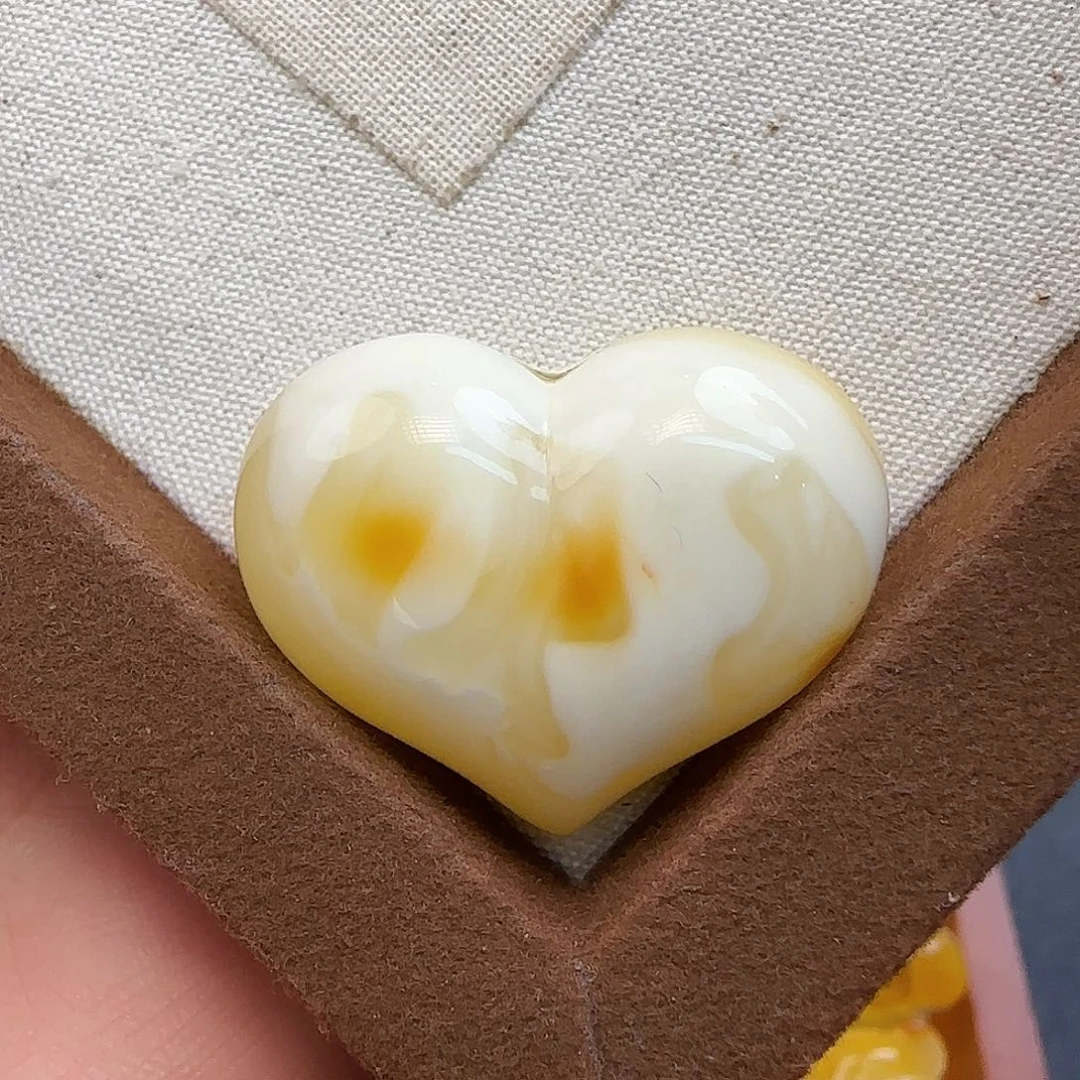 琥珀未镶嵌珠宝奇石蜜蜡