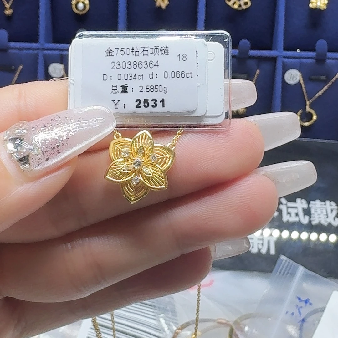 颈饰18K金镶嵌钻石钻石