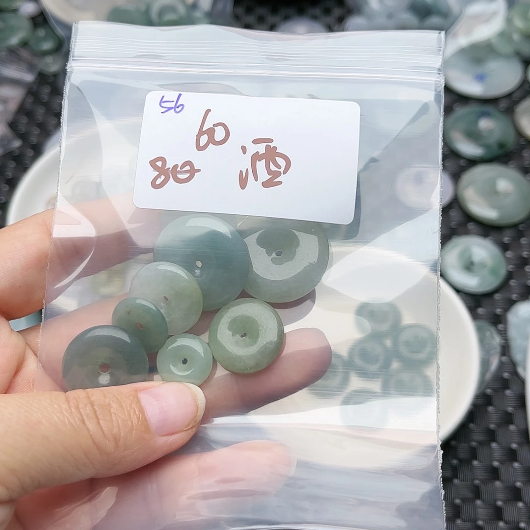 翡翠未镶嵌颈饰酒*糖不