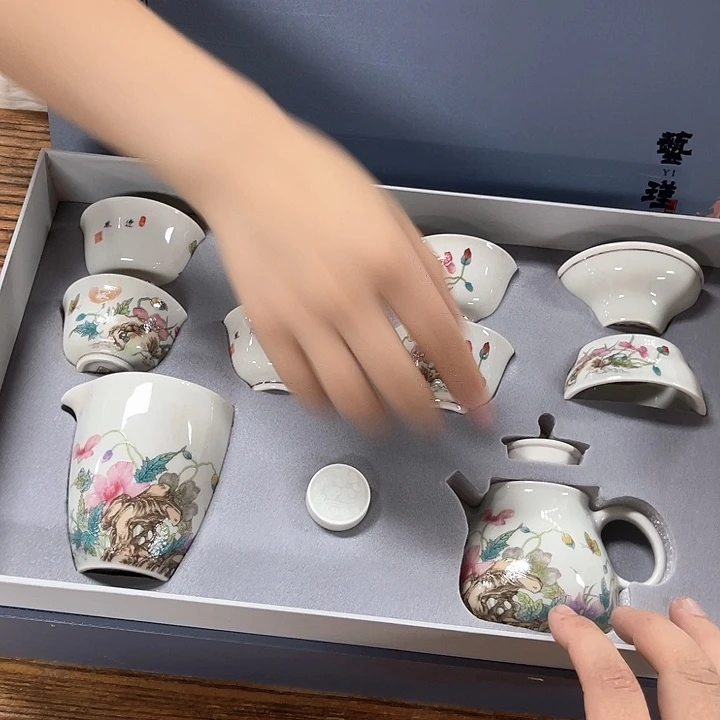 孤品茶具套装等。