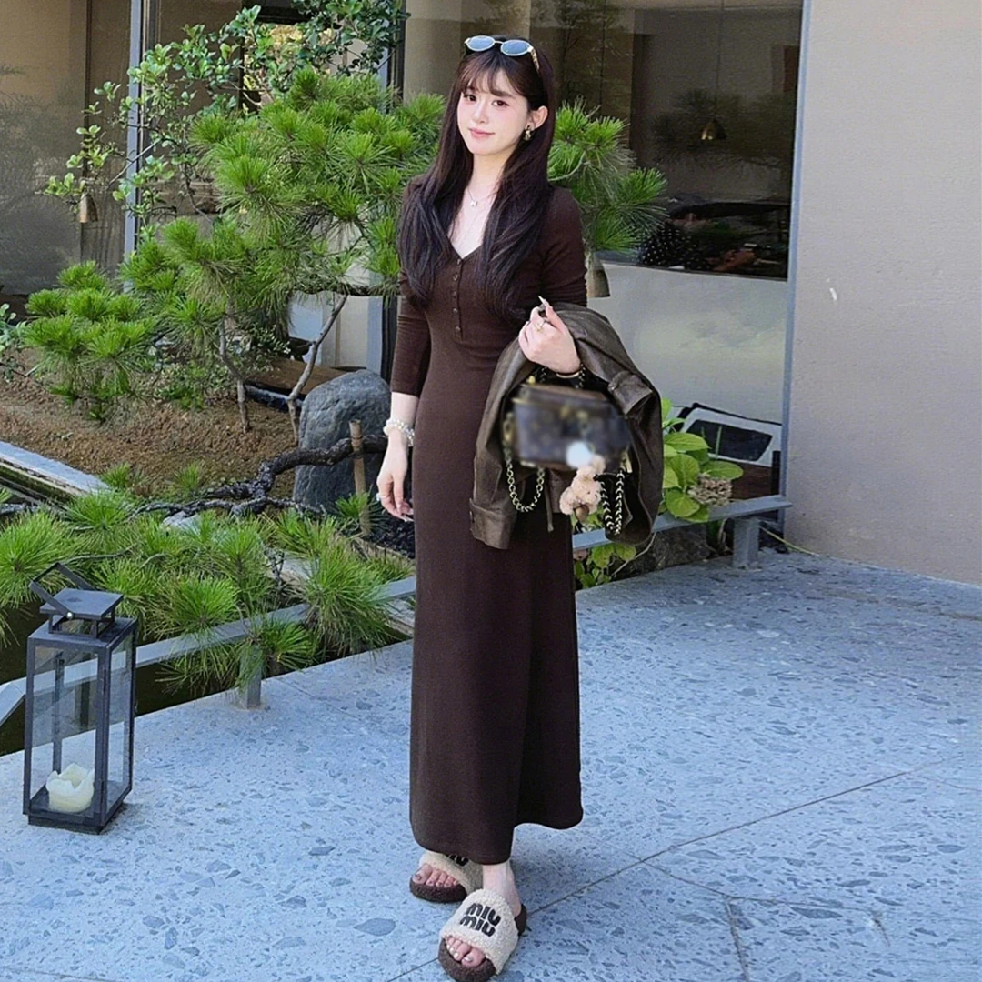 法式v领针织连衣裙子女早秋季2025气质内搭打底包臀长裙6979
