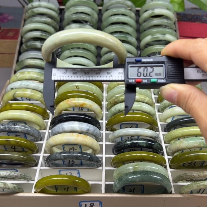 蛇纹石玉未镶嵌手镯12