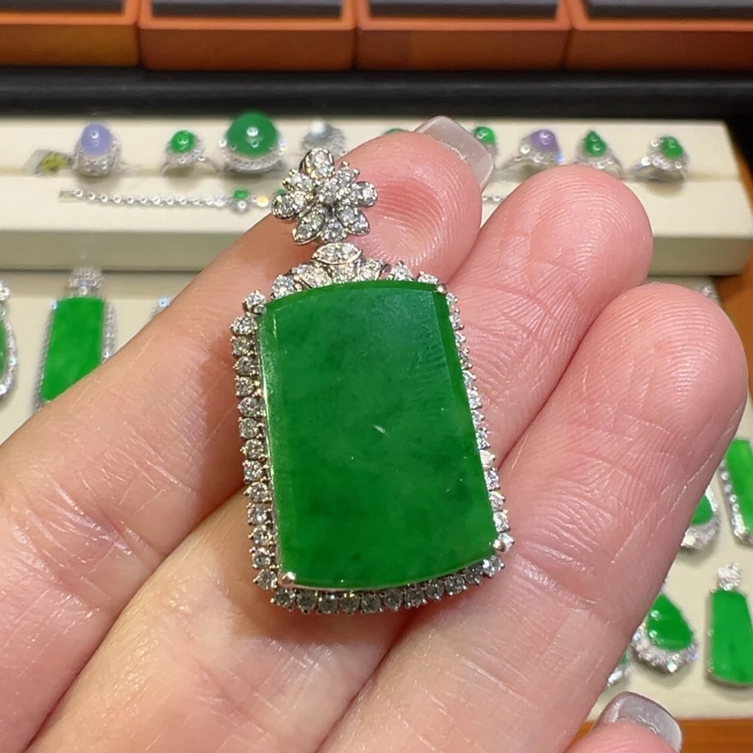 翡翠颈饰18K金镶嵌恩****?收到货48小时鉴赏期