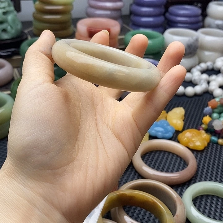 宝***石英岩玉未镶嵌石英岩玉