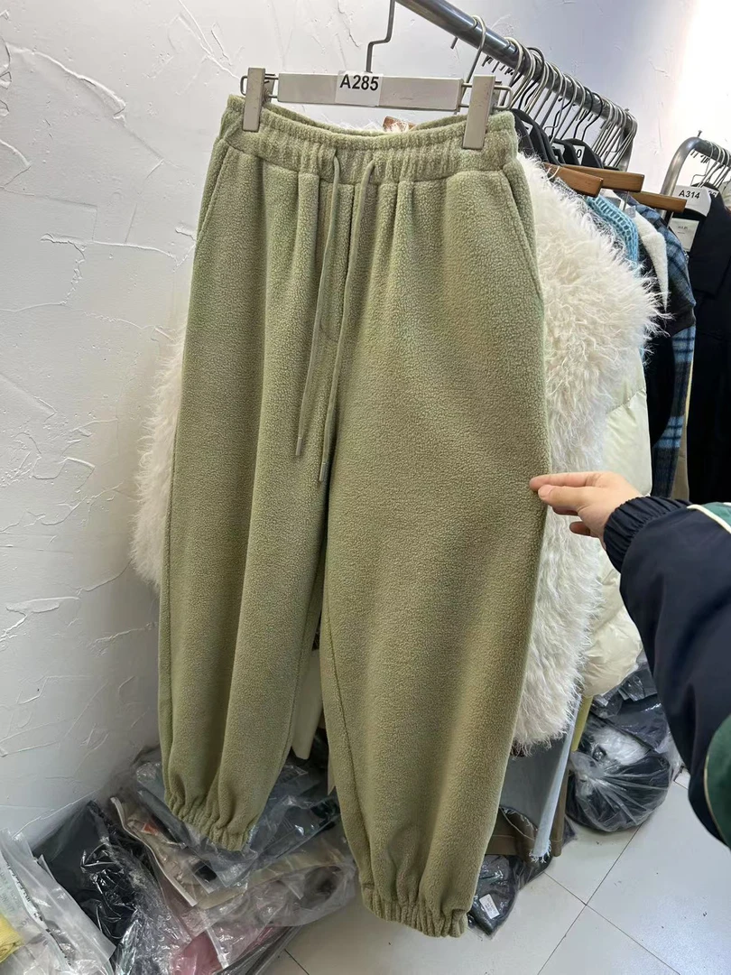 谢欧奈新款 抹茶色毛茸茸的收脚卫裤