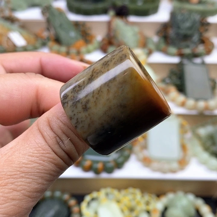 透闪石质玉未镶嵌吊坠(不含链)