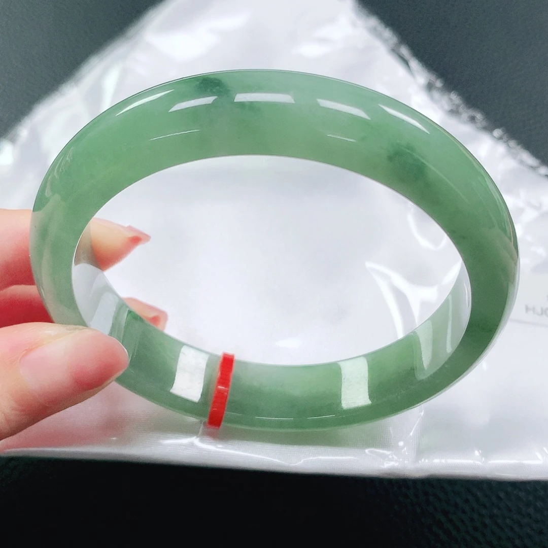 翡翠手镯未镶嵌60圈