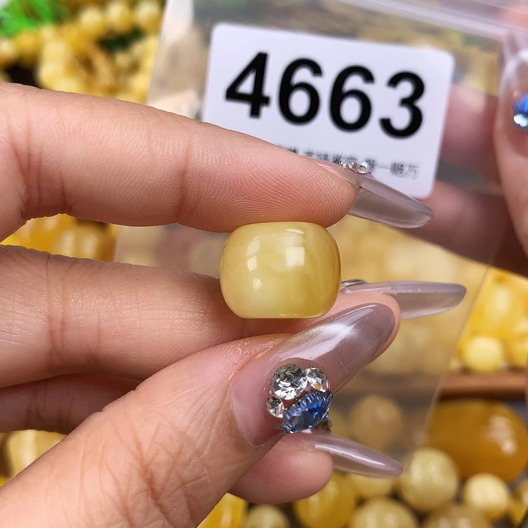 未镶嵌琥珀珠宝奇石16.4