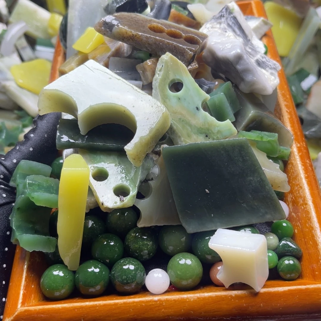和田玉未镶嵌颈饰j****n